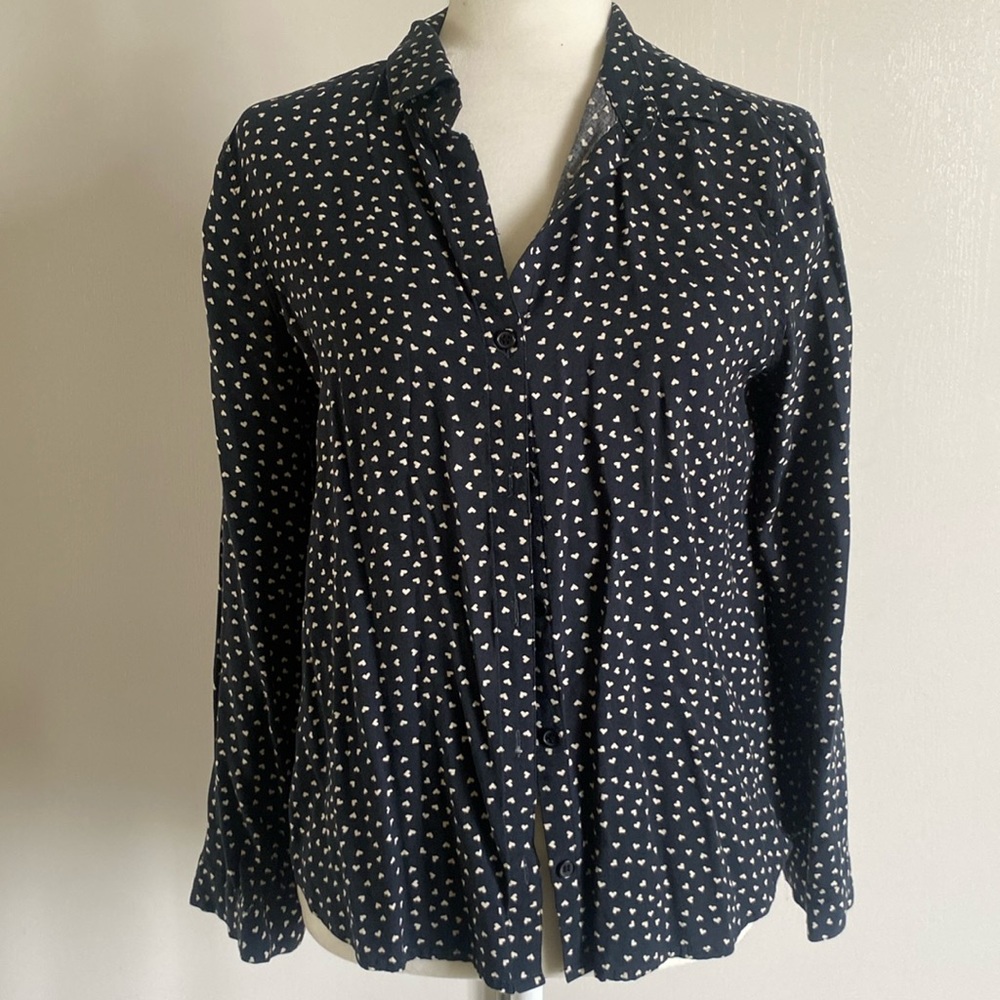 Super cute button down shirt